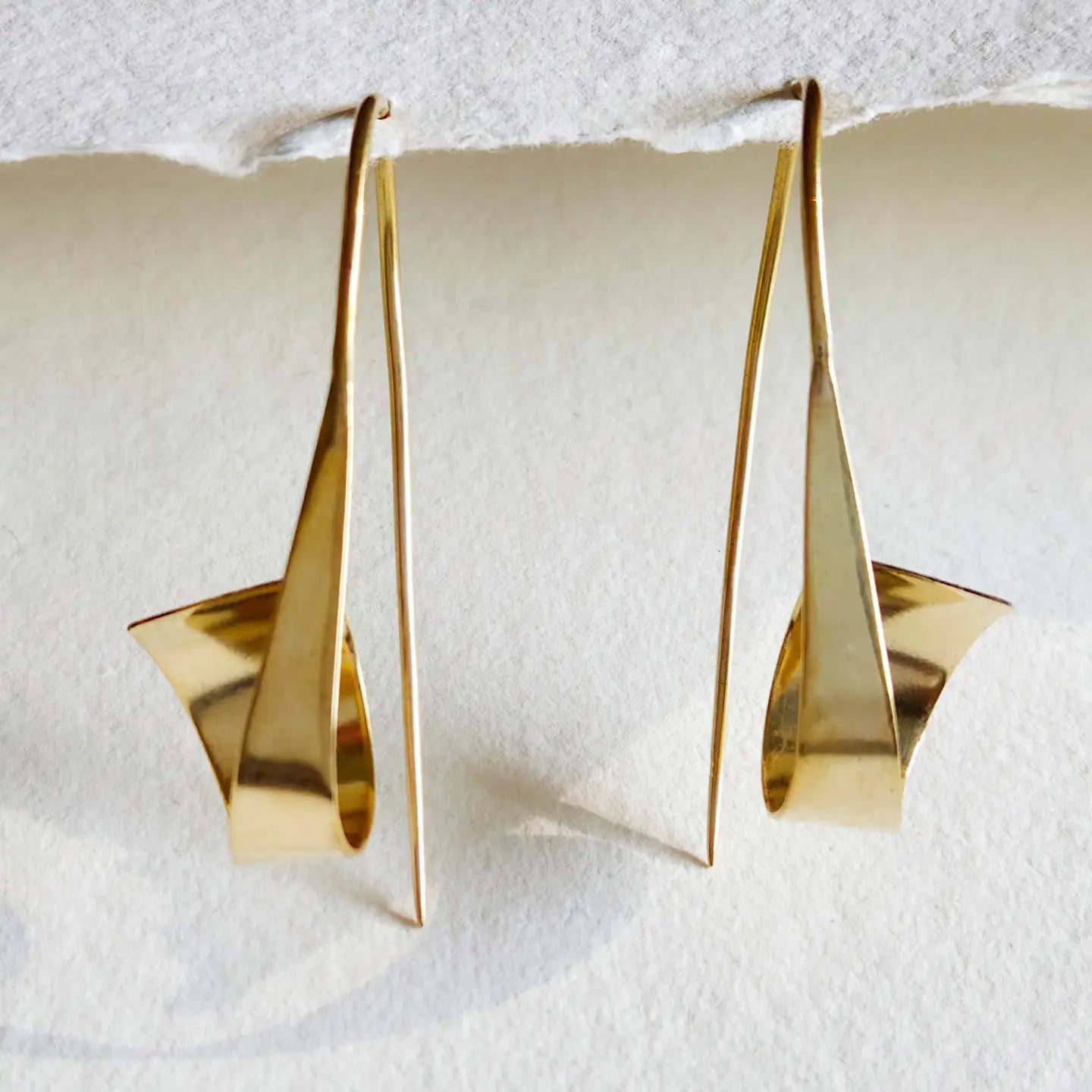 Brass Iris Loop Curve Earring