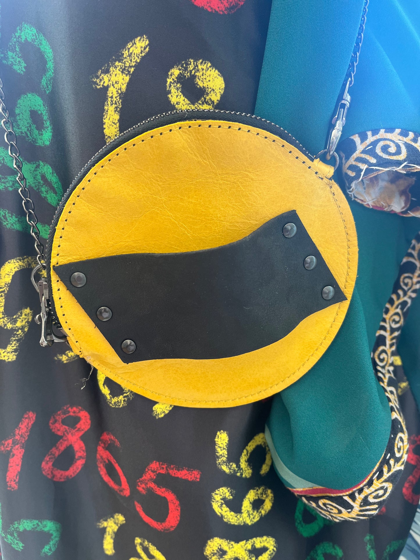 Mini Round Clutch with Slide Handle and Chain