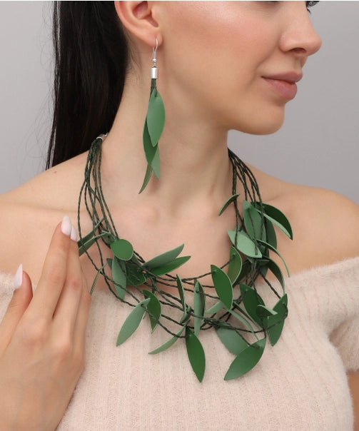 Handmade Special Design Leather Leaf Necklace (Green)