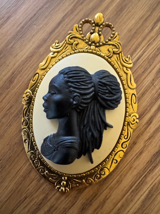 Black Cameo Afro-Ponytail