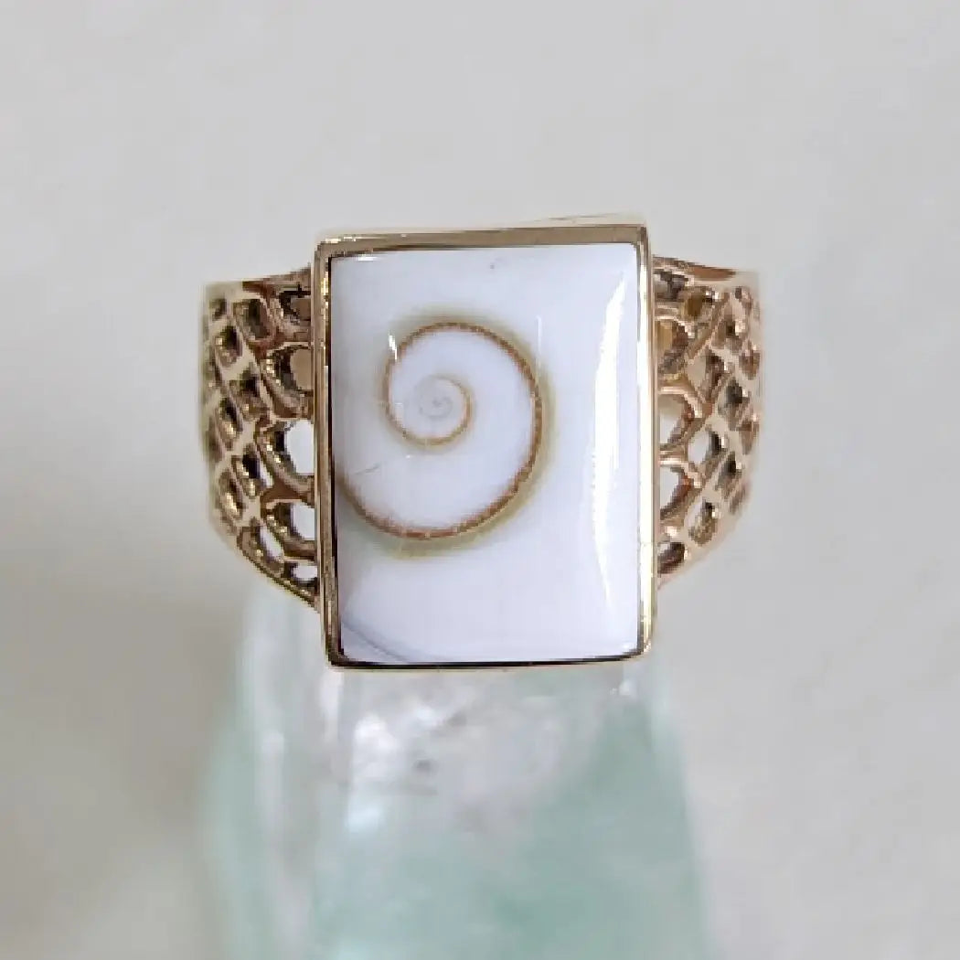 Mermaid Shiva Shell & Brass Lattice Ring
